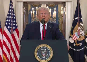Tensión en Medio Oriente: Donald Trump asegura que Irán se encuentra «al borde del colapso»