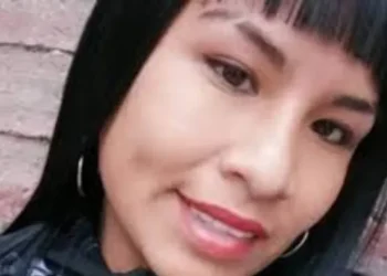 Conmoción por un brutal ataque a una mujer en plena vía pública: permanece en estado crítico