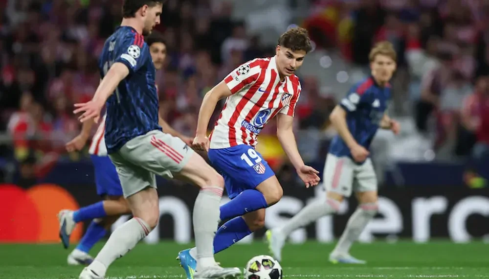 El Atlético no pasó del empate ante Arsenal y las alarmas se encendieron por Julián Álvarez