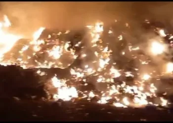 Violento incendio en la Planta Recicladora de Jáchal: dotaciones de bomberos trabajaron durante la madrugada