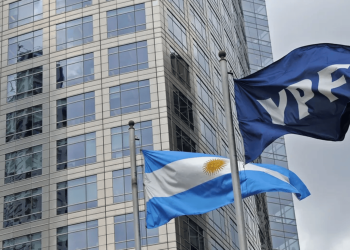 Caso YPF: Argentina frena una nueva ofensiva de los fondos buitre y busca proteger información estratégica