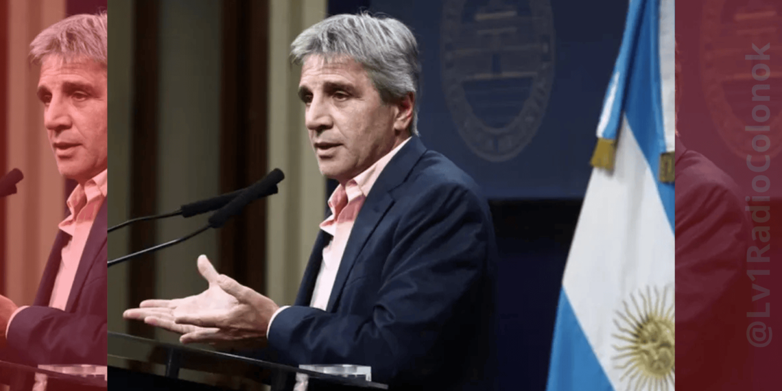 El fuerte exabrupto de Luis Caputo: «Me dan ganas de cagarlos a patadas en el culo»