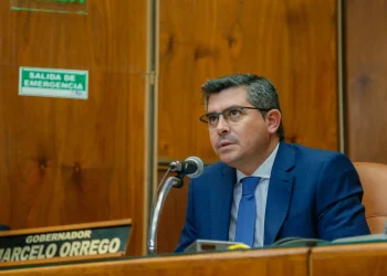 El gobernador Orrego demandará civilmente a Tomás Méndez por «campaña de falsedades y agravios»