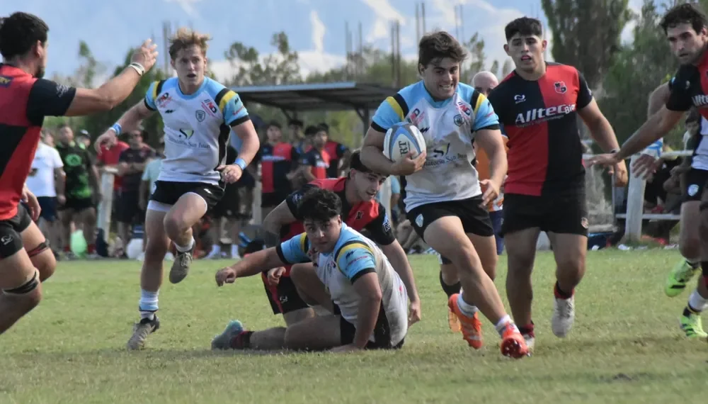 Universitario se mide ante Huazihul: un duelo que define el camino al Top 8 de Oro
