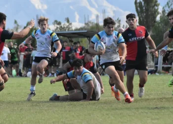 Universitario se mide ante Huazihul: un duelo que define el camino al Top 8 de Oro