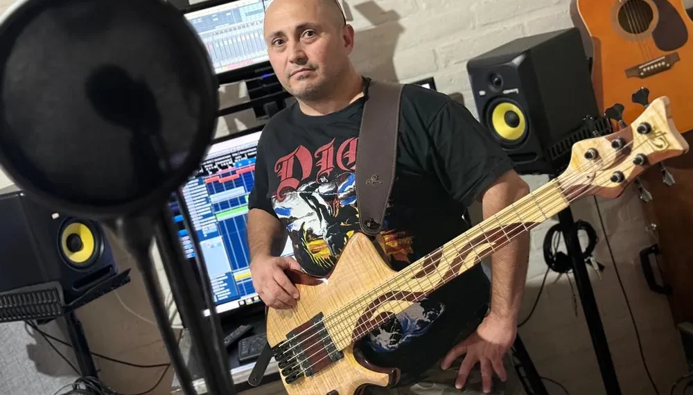 Acordes con memoria: el tributo musical de un hijo de sanjuaninos a los veteranos de Malvinas