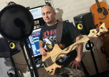 Acordes con memoria: el tributo musical de un hijo de sanjuaninos a los veteranos de Malvinas