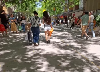 El comercio sanjuanino ajusta sus relojes: entran en vigencia los nuevos horarios por la temporada invernal