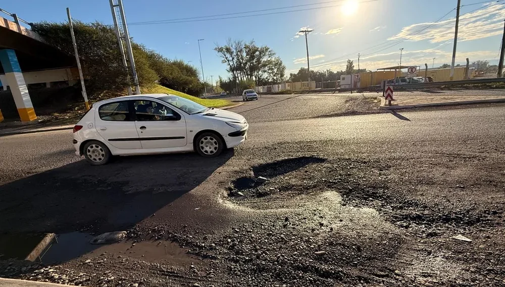 Vialidad tuvo que volver a reparar un bache que solo duró tres meses en Rawson