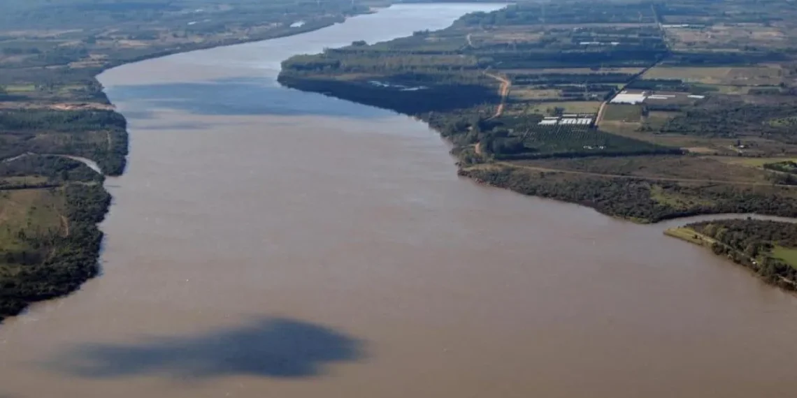 Alerta en el perilago: buscan intensamente a dos hombres que desaparecieron mientras pescaban en kayak