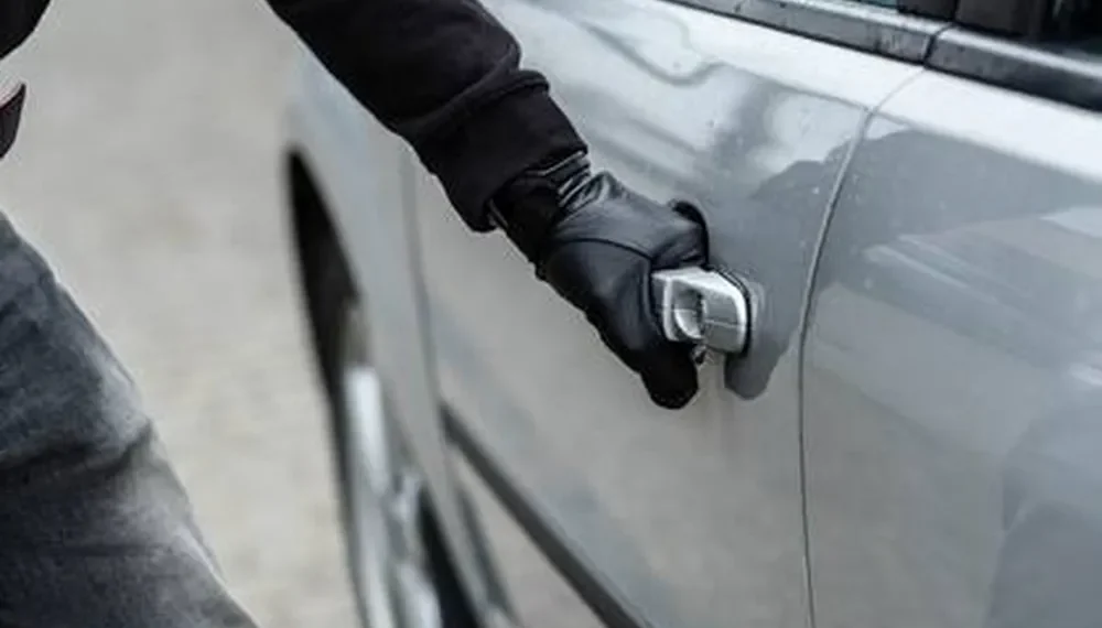 Investigan millonario robo en Capital: delincuentes se habrían alzado con $60 millones de una camioneta