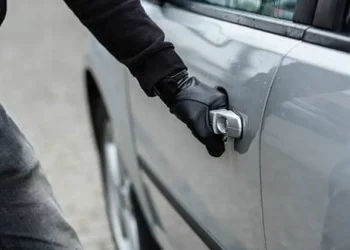 Investigan millonario robo en Capital: delincuentes se habrían alzado con $60 millones de una camioneta