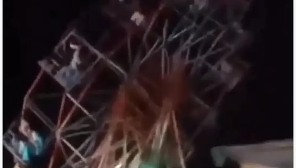 Pánico en la India: colapsó una rueda de la fortuna de 18 metros y hay decenas de heridos