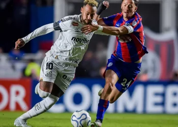 San Lorenzo estuvo a la altura, pero no pudo quebrar al Santos de Neymar
