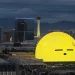Escena cinematográfica en Las Vegas: aviones de combate aterrizan ante la mirada de «The Sphere»