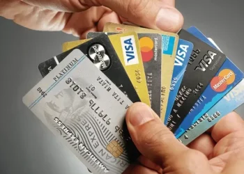 Menos cepo cambiario: eliminan una restricción clave para el uso de tarjetas de crédito en el exterior