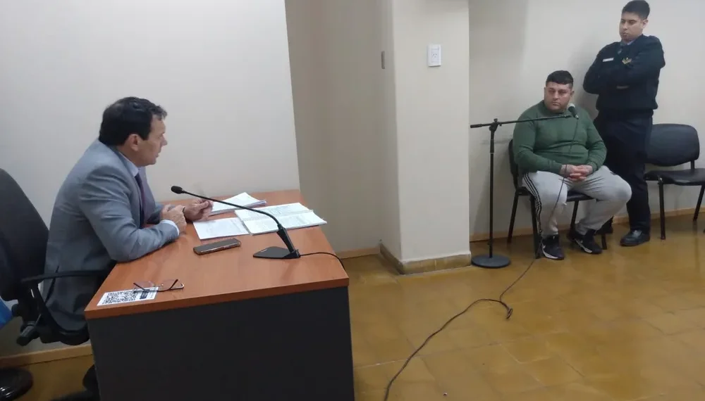 Giro en la causa del «falso policía»: Sobreseído por los robos, pero condenado a prisión efectiva por el arma