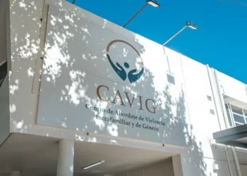 Prisión preventiva para un sujeto que atacó brutalmente a su pareja frente a sus hijos en Santa Lucía