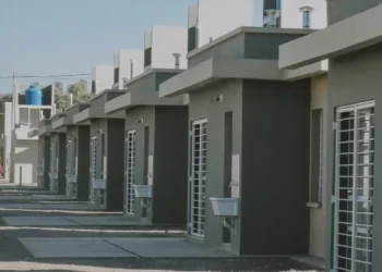 El IPV lanza talleres vecinales para regularizar la situación de 10.000 viviendas y confirma la entrega de 1.500 casas este año