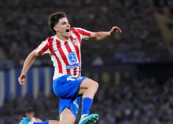 Mercado de pases al rojo vivo: el PSG sacudió el tablero con una oferta colosal por Julián Álvarez, pero el Barcelona no se queda atrás