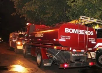 Primicia: Tres personas inconscientes tras una misteriosa liberación de humo en un domicilio de Chimbas