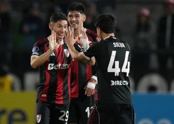 ¡Agónico y puntero! River se trajo un triunfazo de Brasil y manda en el Grupo H