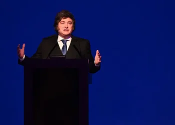Negociación en Casa Rosada: Milei recibe a legisladores clave de EE. UU. y anuncia una mega inversión farmacéutica de USD 8.000 millones