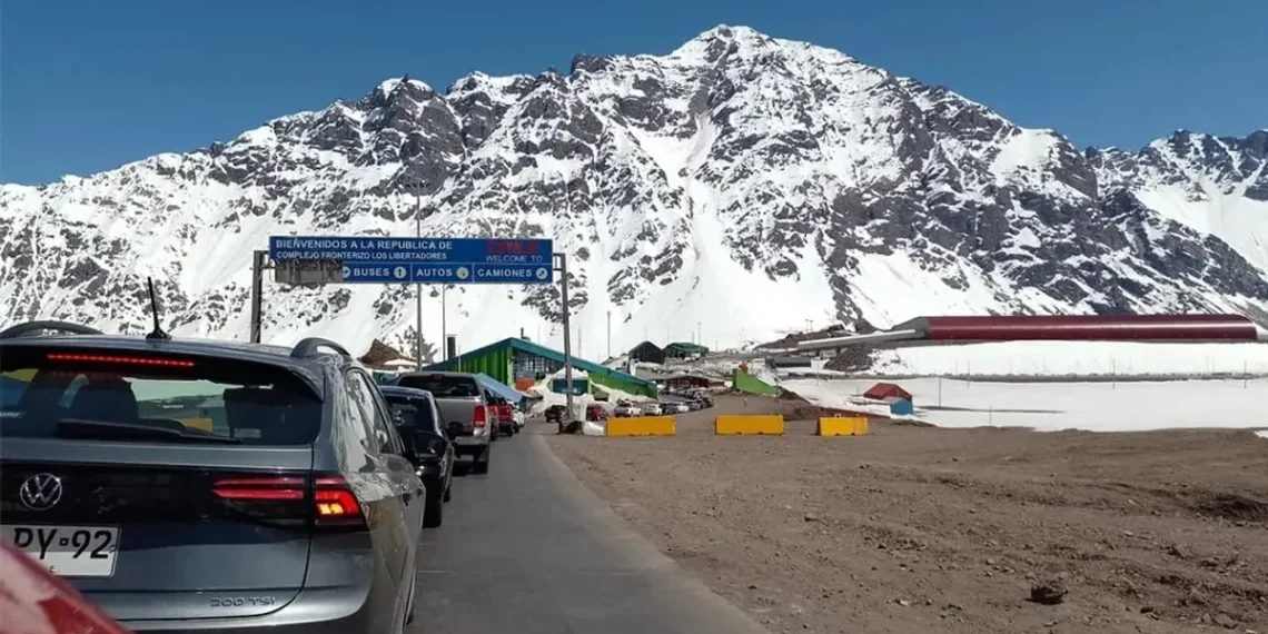 Mendoza: Alerta cerraron el Paso Cristo Redentor por un fuerte temporal y hay más de 700 camiones varados
