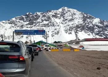 Mendoza: Alerta cerraron el Paso Cristo Redentor por un fuerte temporal y hay más de 700 camiones varados