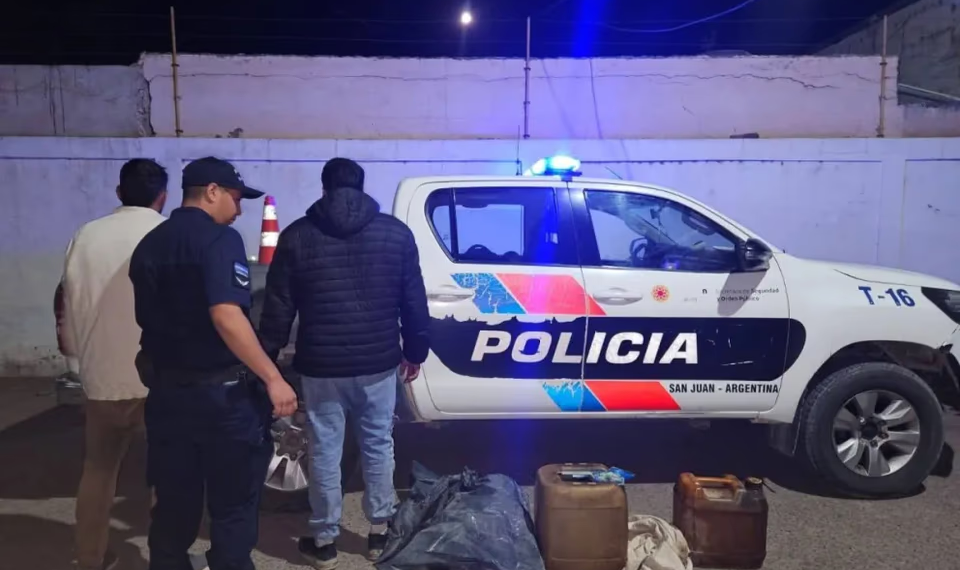 Lo detuvieron por actitud sospechosa en 25 de Mayo y descubrieron que tenía pedido de captura