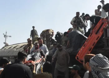 Atentado terrorista en Pakistán: un ataque con bomba contra un tren militar en Baluchistán dejó 24 muertos y más de 50 heridos
