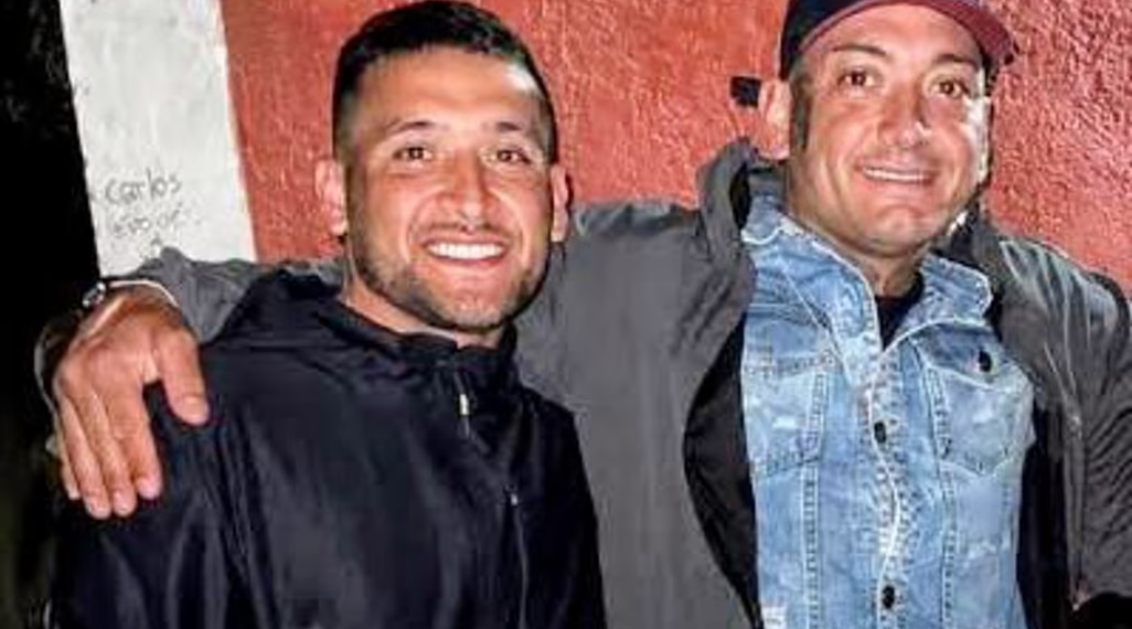 El violento ataque armado en Trinidad tiene a dos hermanos peleando por su vida