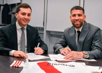 Nicolás Otamendi firmó su contrato en el Monumental y se convirtió en el primer refuerzo de River