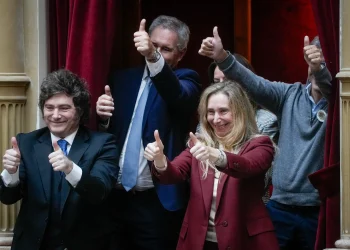 El Gobierno activa un plan doble para reanimar la gestión y acelerar proyectos clave antes de la campaña