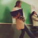 Tensión en Río Negro: una directora pateó el banco de un alumno y estalló el debate por la disciplina escolar