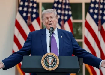 Trump rompe el silencio y confirma negociaciones con una Cuba «en quiebra»