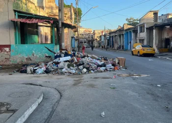 Crisis total en Cuba: calles vacías, acumulación de basura y casi el 60% del país sin luz