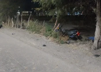 Tragedia en Chimbas: Un muerto tras un violento choque entre dos motos