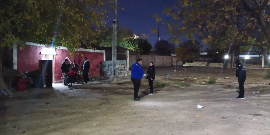 Violento ataque en Capital: balearon a dos hermanos en la puerta de su casa
