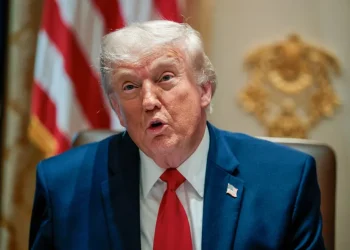 Tensión y diplomacia en Medio Oriente: Donald Trump evalúa un borrador de tregua con Irán en medio de nuevos ataques cruzados