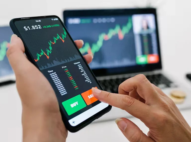 Un hombre perdió casi 11 millones de pesos en una estafa virtual con falsas inversiones