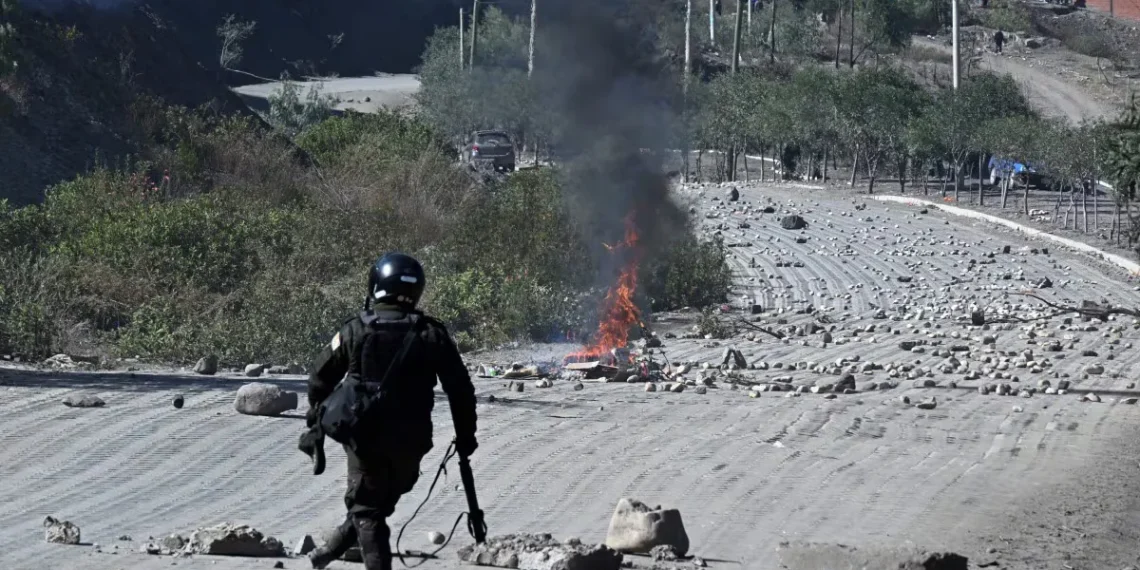 Máxima tensión en Bolivia: duros enfrentamientos entre la Policía y manifestantes cercan el Palacio de Gobierno