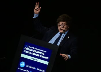 Milei y Caputo encabezarán el Latam Economic Forum este jueves en Parque Norte