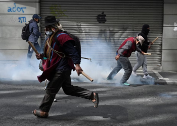 Bolivia al borde del colapso: 47 bloqueos civilizan la crisis y se extienden a seis departamentos