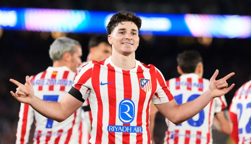 Julián Álvarez es la gran obsesión del Barcelona en el mercado de pases.
