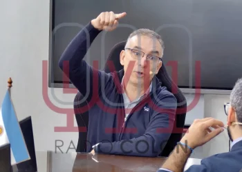 Análisis Político en Radio Colón: Maxi Aguiar Desmenuzó el Escenario Nacional y Provincial en «Data Fina»