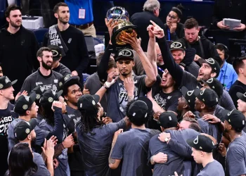 San Antonio dio el golpe en Oklahoma y llego a la final de la NBA después de 12 años
