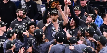San Antonio dio el golpe en Oklahoma y llego a la final de la NBA después de 12 años