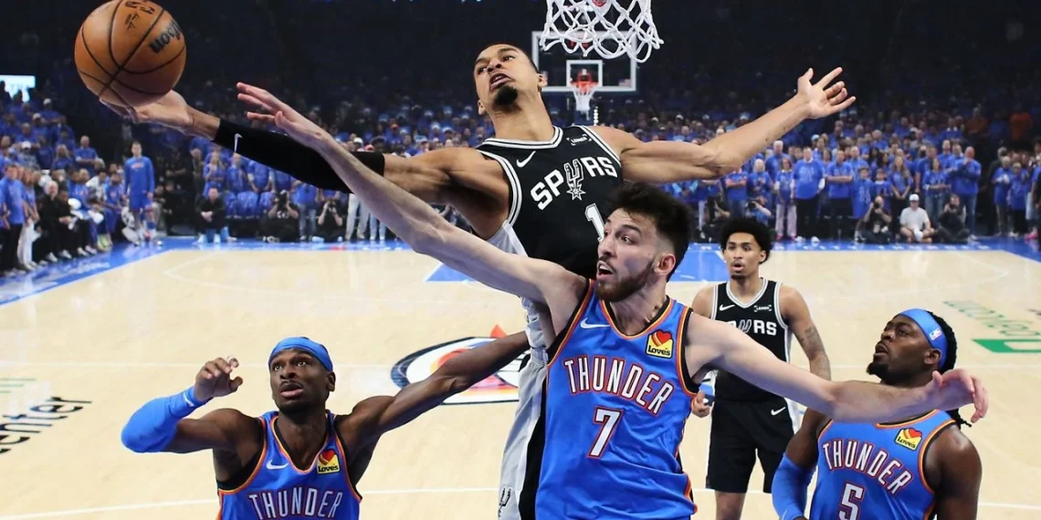 Batacazo en el Oeste: San Antonio Spurs ganó un partido histórico ante Oklahoma City Thunder y se quedó con el Juego 1