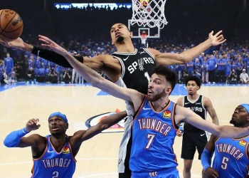 Batacazo en el Oeste: San Antonio Spurs ganó un partido histórico ante Oklahoma City Thunder y se quedó con el Juego 1
